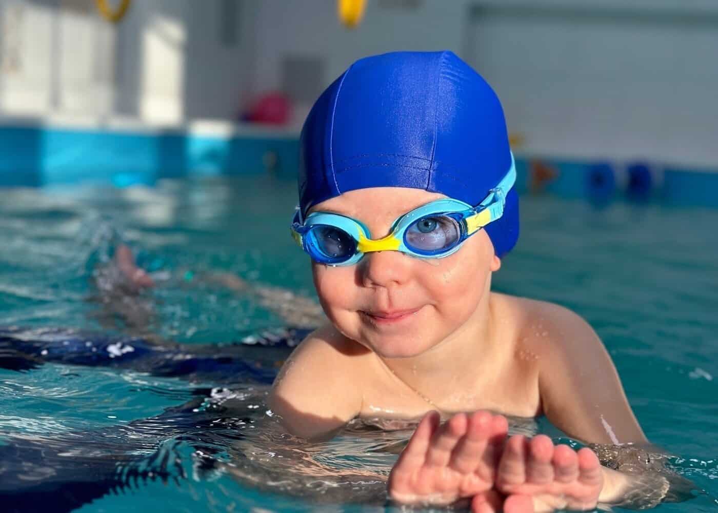 Первые шаги в воду: как подготовиться к обучению плаванию